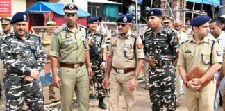 भारत-नेपाल सीमा पर सतर्कता बढ़ाने के लिए एडीजी और डीआईजी ने किया भ्रमण, सिद्धार्थनगर में गोष्ठी।