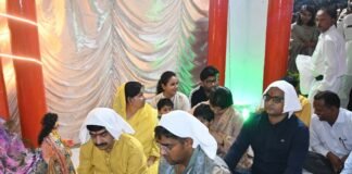 श्रीकृष्ण जन्माष्टमी का हर्षोल्लास: मंडलायुक्त, डीआईजी और पुलिस परिवार ने की पूजा-अर्चना