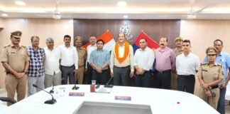 प्रतिसार निरीक्षक रजनीकांत ओझा की सम्मानजनक विदाई, आजमगढ़ के लिए हुए रवाना।