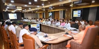 सीएम योगी ने एनेक्सी भवन में की समीक्षा बैठक, विकास और कानून व्यवस्था पर जोर