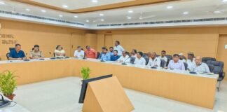 गणेश चतुर्दशी और बरावफात के लिए पीस कमेटी बैठक, डीएम और एसपी ने दिए निर्देश