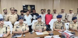 डकैती की साजिश नाकाम: 6 शातिर अपराधी हथियारों संग धराए।