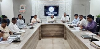 रायबरेली में डीएम हर्षिता माथुर की सख्ती, सीएम डैशबोर्ड और विकास कार्यों की समीक्षा