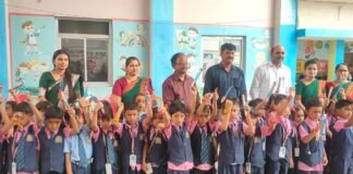 सूर्या स्कूल खलीलाबाद में रक्षाबंधन की धूम: नन्हीं बच्चियों ने बांधी भाइयों को राखी।