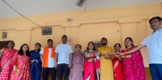 चतुर्वेदी परिवार में रक्षाबंधन का उत्सव: बहनों ने भाइयों को बांधी राखी, मांगी लंबी उम्र की दुआ।