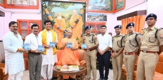 एडीजी मुथा अशोक जैन ने सीएम योगी को भेंट की ‘River of Thought – I’ पुस्तक