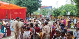 सलाखों के बीच राखी का पवित्र बंधन, बहनों की नम आंखें।