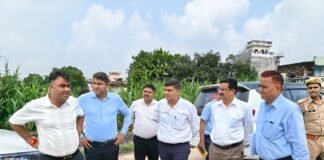 गोरखपुर में जलजमाव पर मंडलायुक्त और डीएम का सख्त रुख, तत्काल राहत के निर्देश।