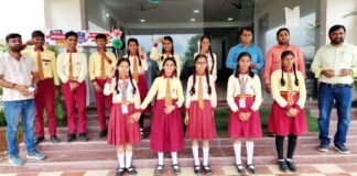 जेएम एकेडमी मगहर में राष्ट्रीय कृमि मुक्ति दिवस: बच्चों को दी गई एल्बेंडाजोल टैबलेट।