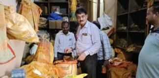 साहबगंज में नकली मसाले की फैक्ट्री पर फूड विभाग की छापेमारी, लाइसेंस निरस्त।