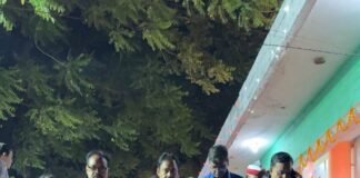 सीडीओ ने सई नदी में दीपदान कर स्वतंत्रता संग्राम सेनानियों को दी श्रद्धांजलि।