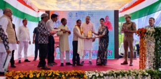 रायबरेली में स्वतंत्रता दिवस का भव्य आयोजन: जिलाधिकारी और उद्यान मंत्री ने फहराया तिरंगा।