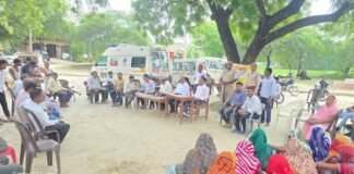 बाढ़ चौपाल में डलमऊ SDM ने ग्रामीणों को किया जागरूक, आपदा प्रबंधन के लिए सख्त निर्देश।