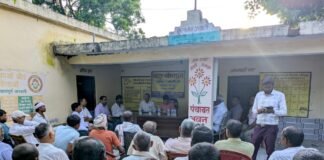 बाढ़ चौपाल में ग्रामीणों को जागरूक किया, आपदा प्रबंधन पर सख्त निर्देश।