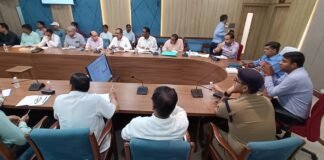 डेंगू और संक्रामक रोगों पर काबू के लिए मंडलायुक्त की बैठक, सख्त निर्देश जारी।