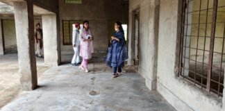 अपूर्ण भवन को जनहित में उपयोगी बनाने का निर्देश