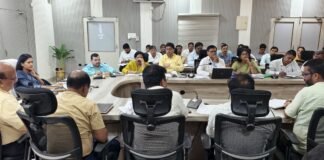 आशाओं के खिलाफ कड़ी कार्रवाई का डीएम ने दिया निर्देश।