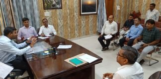 चिकित्सा प्रतिष्ठानों में सुरक्षा मानकों का पालन अनिवार्य – डीएम