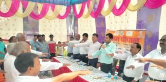 चौपाल में समस्याओं का समाधान, स्वच्छता और विकास पर सीडीओ के कड़े निर्देश