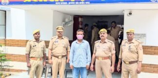 25 हजार के इनामी चोर गैंग के सरगना की गिरफ्तारी, तमंचा और चोरी के गहने बरामद।