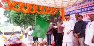 कूड़ा निस्तारण बेड़े में 20 नए वाहन शामिल, महापौर ने दिखाई हरी झंडी।