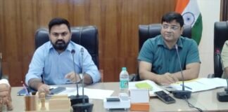 त्योहारों पर अश्लील गानों पर सख्ती: डीएम ने दी कड़ी कार्रवाई की चेतावनी