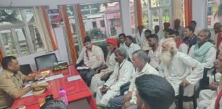 एसओ ने चौकीदारों के साथ की बैठक, अपराध नियंत्रण पर जोर।