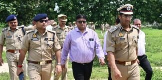 मुख्यमंत्री के आगमन की तैयारियों का जायजा, मंडलायुक्त-डीआईजी ने बसहवा में किया निरीक्षण