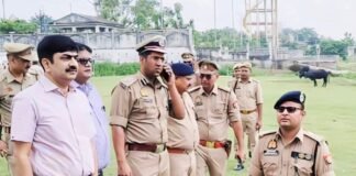 गणेश विसर्जन की तैयारियां: बस्ती के अमहट घाट पर मंडलायुक्त-डीएम की सख्त निगरानी, सुरक्षा इंतजामों का लिया जायजा।