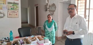 सीएमओ डॉ. राजेश झा ने मुख्यमंत्री आरोग्य मेले का किया निरीक्षण, गैरहाजिर एलटी का वेतन रोका