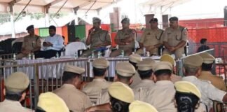 डीआईजी ने सीएम कार्यक्रम स्थल पर पुलिस बल को ब्रीफ किया, दिए आवश्यक निर्देश।