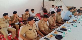 डीएम दीपक मीणा की अध्यक्षता में बरावफात त्योहार के लिए पुलिस लाइन में बैठक, दिए गए महत्वपूर्ण निर्देश।