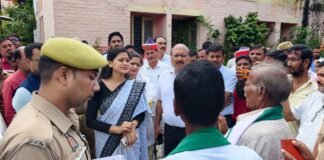 जलभराव और स्वास्थ्य सेवाओं पर डीएम की सख्त नजर: बछरावां सामुदायिक स्वास्थ्य केंद्र का निरीक्षण।