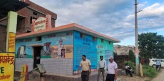 मंडलीय उप निदेशक की सख्ती: सुकरौली ब्लॉक में RRC सेंटर की खराब गुणवत्ता और सामुदायिक शौचालय की गंदगी पर जताई नाराजगी।