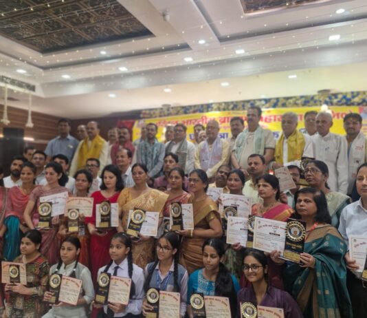 ब्राह्मण महासभा ने मुरादाबाद में शिक्षकों और मेधावी छात्र-छात्राओं का किया भव्य सम्मान