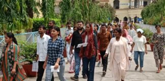 PET 2025 परीक्षा: कड़ी सुरक्षा के बीच गोरखपुर में प्रथम पाली सकुशल संपन्न, 93 हजार से अधिक अभ्यर्थी शामिल