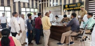 डीएम-एसपी ने सम्पूर्ण समाधान दिवस में सुनीं फरियादियों की समस्याएं, समयबद्ध निस्तारण के निर्देश।