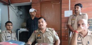 तिवारीपुर में डीजे-मूर्तिकारों संग बैठक, दो से अधिक डीजे पर कड़ी कार्रवाई