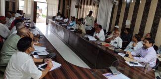 गोरखपुर-फैजाबाद खंड निर्वाचन क्षेत्र: डीएम दीपक मीणा ने की बैठक, राजनीतिक दलों से मांगे सुझाव