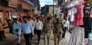 त्योहारों पर चाक-चौबंद सुरक्षा: डीएम-एसएसपी की आयोजकों संग बैठक, पैदल गश्त.