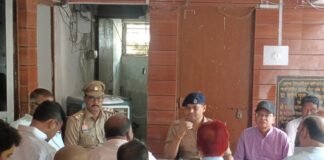 तिवारीपुर थाने पर पीस कमेटी बैठक: सीओ कोतवाली ने दी अफवाहों पर कार्रवाई की चेतावनी