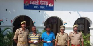 ई-रिक्शा में चोरी करने वाले दो शातिर चोर गिरफ्तार, 39,000 रुपये और दस्तावेज बरामद