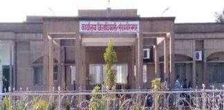 प्रशासन आप के द्वार: संतकबीरनगर में डीएम-एसपी की पहल से गांवों में सुलझेंगे विवाद।