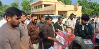 दीपावली की खुशियाँ साझा: चतुर्वेदी परिवार की परंपरा बनी मिसाल