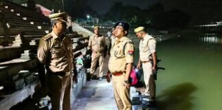 छठ पर्व: पुलिस अधीक्षक ने संतकबीरनगर में घाटों का निरीक्षण