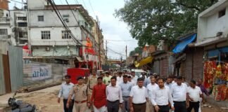त्योहारों के लिए गोरखपुर प्रशासन और पुलिस सतर्क: अधिकारियों ने लिया सुरक्षा व्यवस्था का जायजा