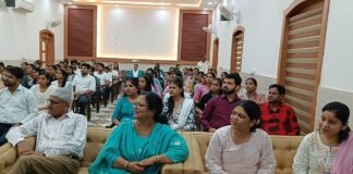 पुलिस लाइन में करियर काउंसलिंग शिविर की धूम: एडीजी जोन ने किया युवाओं का उत्साहवर्धन