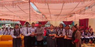 सूर्या सीनियर सेकेंडरी स्कूल में निशुल्क टैबलेट वितरण की तैयारियां पूरी, छात्र-छात्राओं ने किया पूर्वाभ्यास