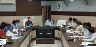 डीएम दीपक मीणा की दोहरी पहल: बेरोजगारों को रोजगार, किसानों को खाद की गारंटी