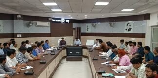 डीएम दीपक मीणा की सख्त चेतावनी: विद्युत व्यवस्था में सुधार लाएं, लापरवाही बर्दाश्त नहीं